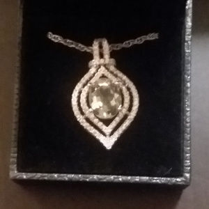 Light green pendant necklace